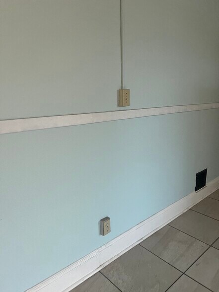 Building Photo - 757 Maple Ave