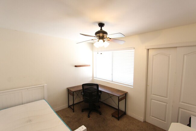 Building Photo - Furnished 2BR, 2BA Condo in University Heights
