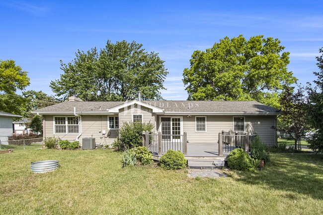 Building Photo - 4 Bedroom Meadow Lane Home