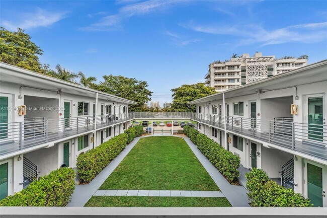 Building Photo - 9200 E Bay Harbor Dr