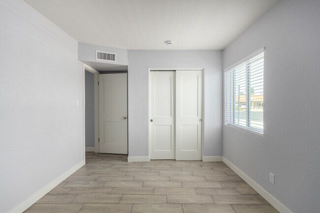 Building Photo - 4302 N 80th Ln
