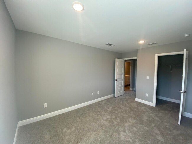 Building Photo - 1007 Skylark Rd