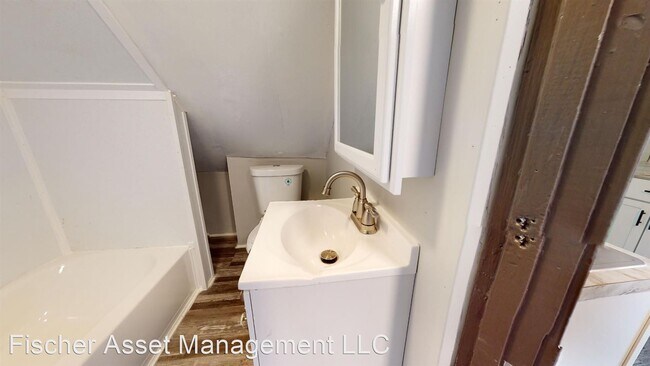 Building Photo - 1 br, 1 bath Apartment - 3210 West 98th St...