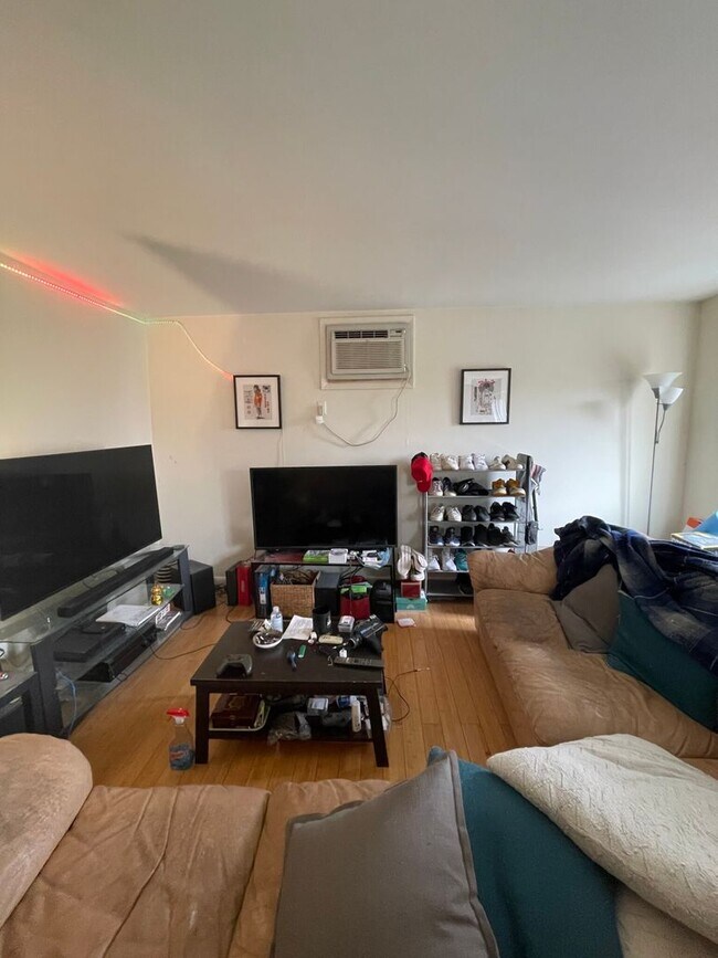 Building Photo - Beautiful 2 Bed Right in Jeffries Point