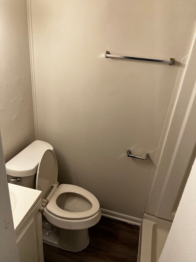 Building Photo - 230 N Holly Ave