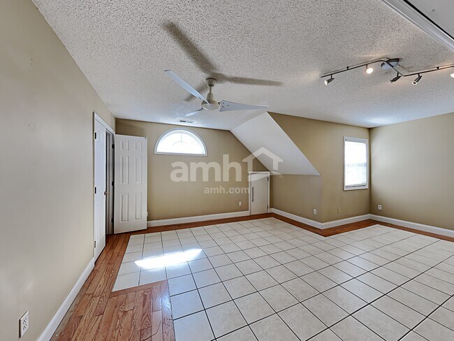 Building Photo - 4001 Mantua Way