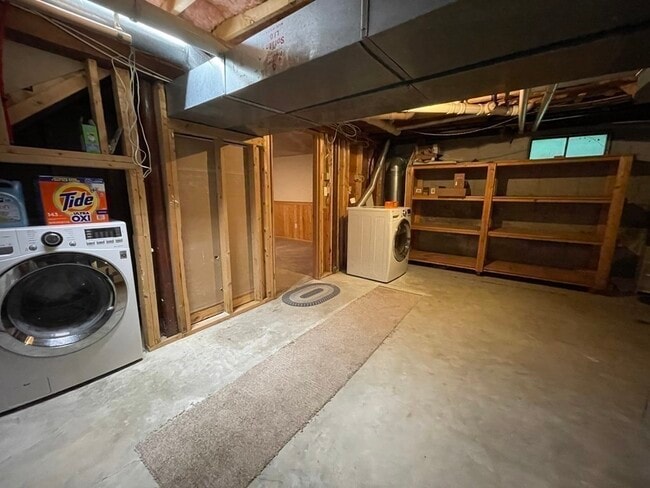 Building Photo - 24 Camelot Ct