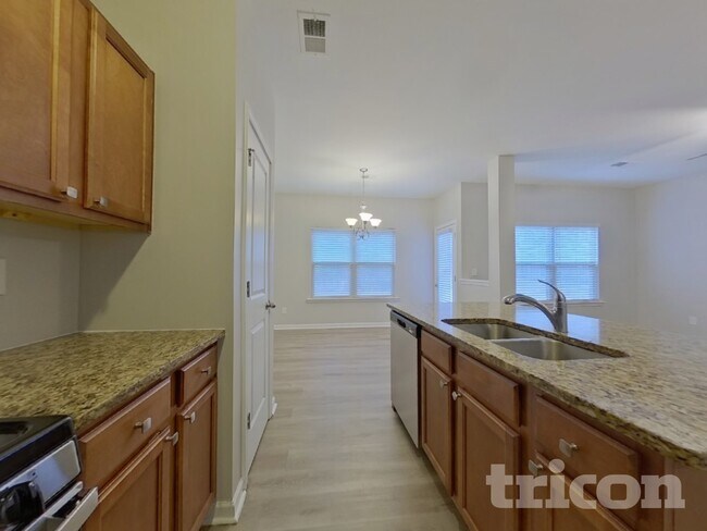 Building Photo - 3333 Lowland Dr