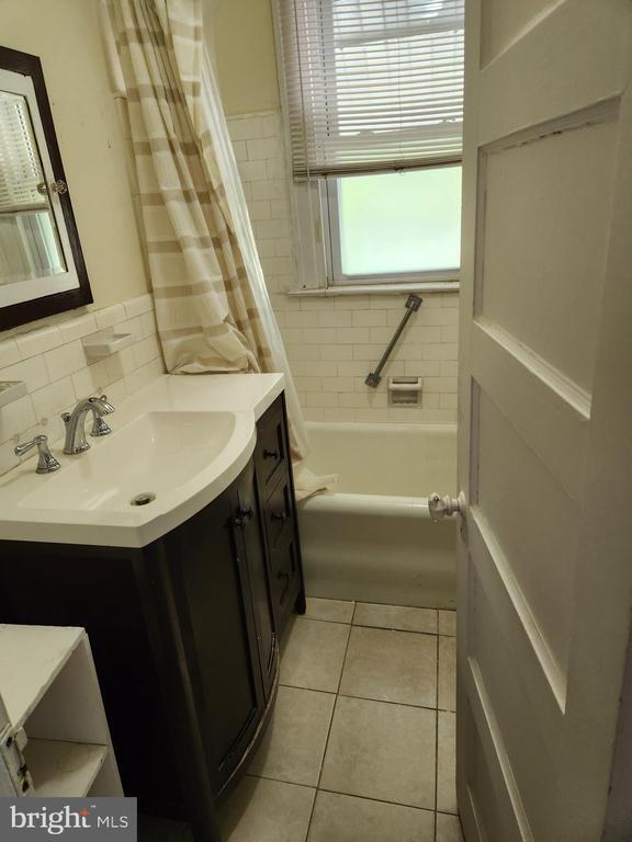 Building Photo - 810 Rundale Ave