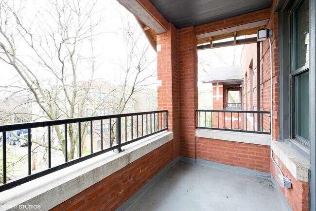 Building Photo - 5038 S St Lawrence Ave