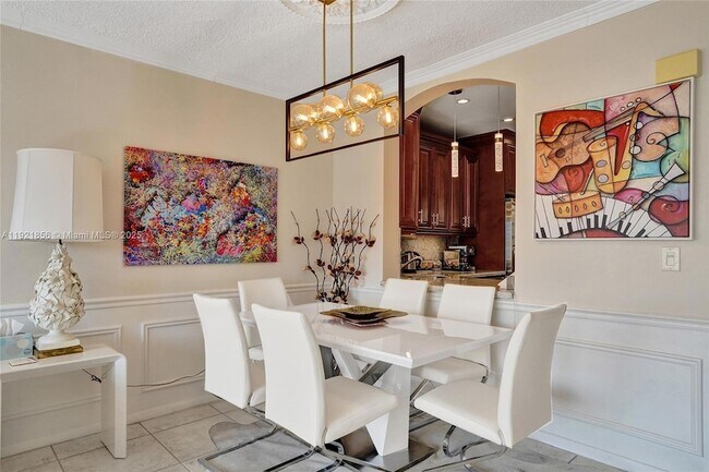 Building Photo - 330 SE 2nd St