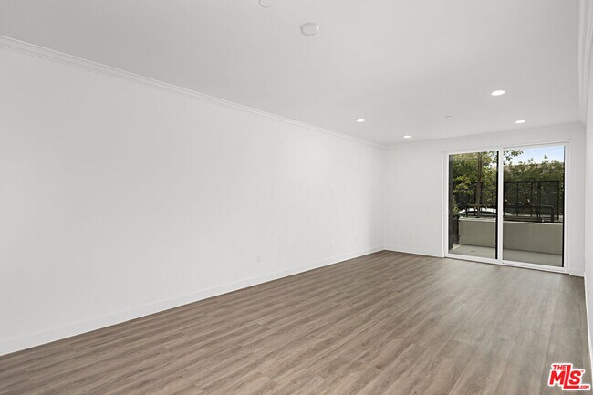 Building Photo - 6144 Whitsett Ave