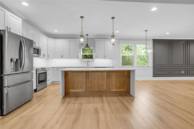 Building Photo - 108 Averill St