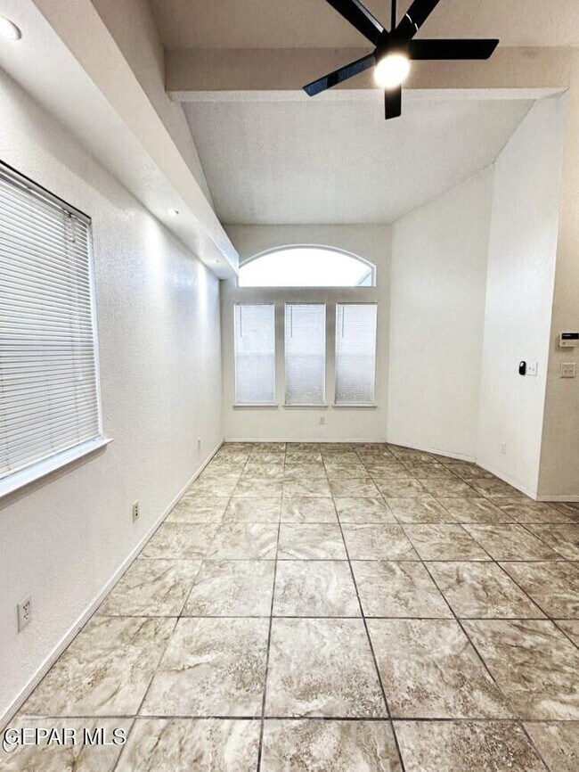 Building Photo - 7489 Plaza Redonda Dr