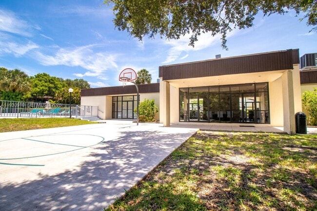 Building Photo - 19212 NE 25th Ave