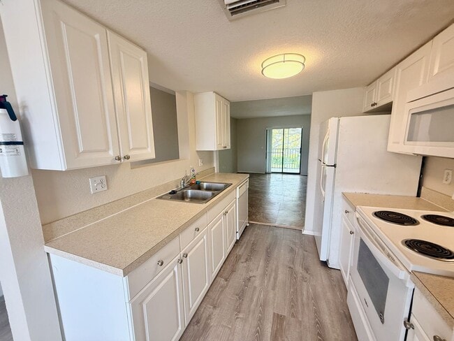 Building Photo - 2 bed 1 bath condo in Garden Walk