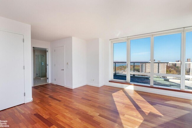 Building Photo - 640 W 237th St