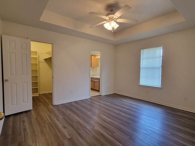 Building Photo - 914 Crymes Ln