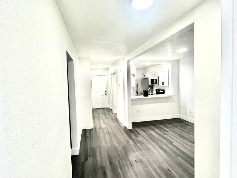 Building Photo - 5208 Via Hacienda Cir