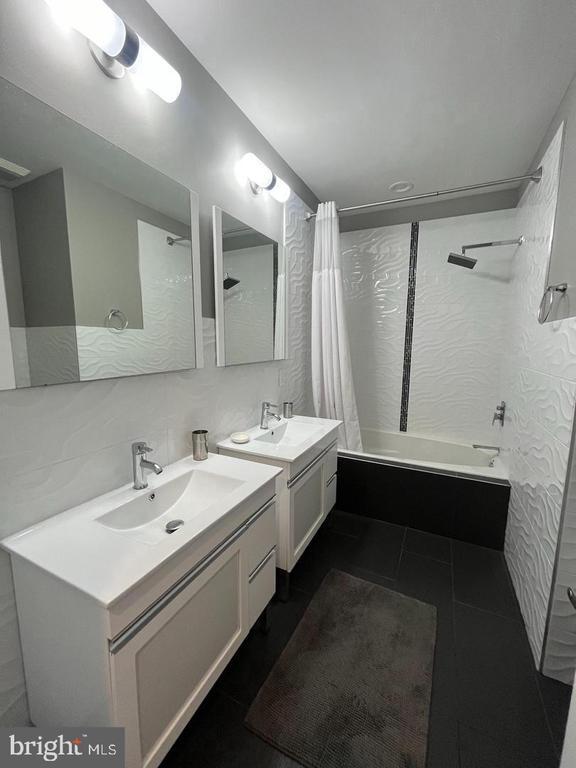 Building Photo - 2244 St Albans St