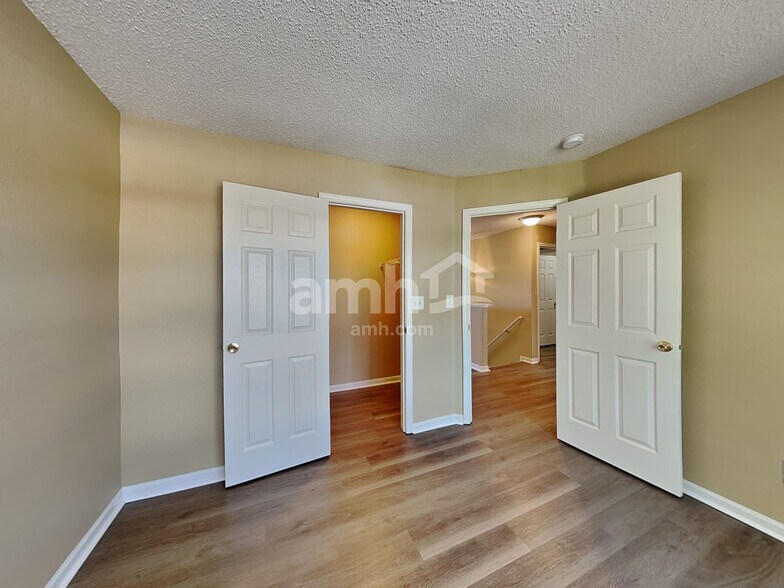 Building Photo - 1721 Blue Lake Dr