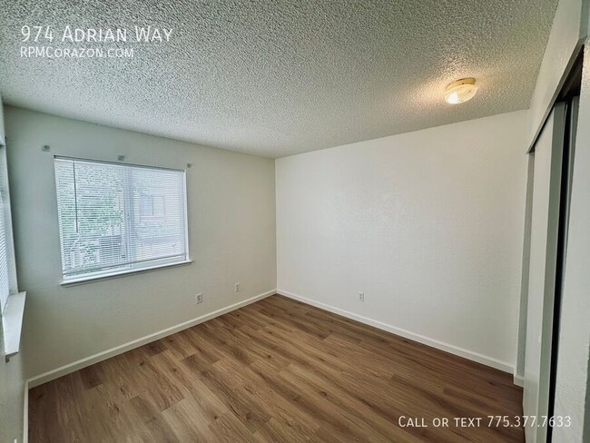 Building Photo - 974 Adrian Way
