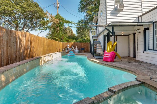 Building Photo - 2435 W 10th St