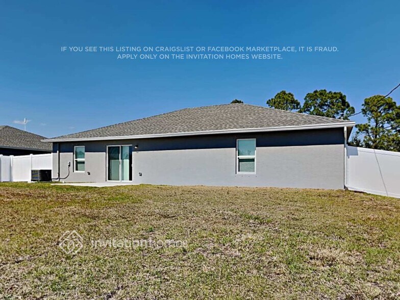 Building Photo - 704 NE Juanita Ct