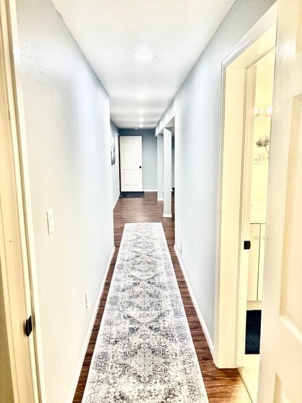 Building Photo - 2512 Hollingbourne Dr