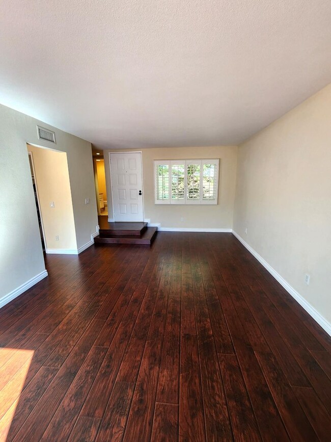 Building Photo - Bright & Beautiful Home Nestled Near Nature and Conveniences