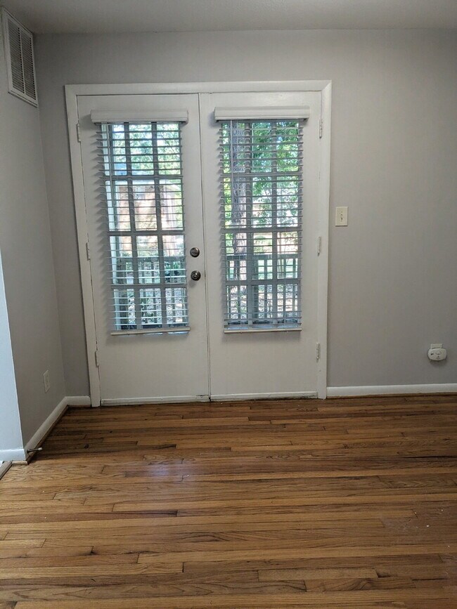 Building Photo - One bedroom opportunity in Five Points!