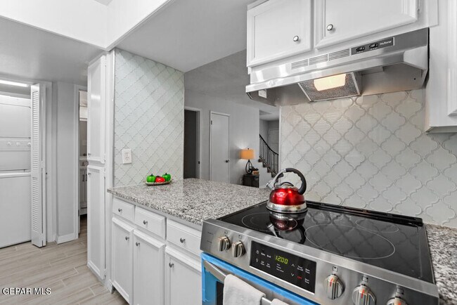 Building Photo - 6700 Escondido Dr