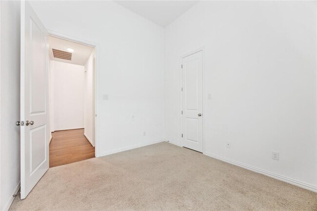 Building Photo - 1329 Marina Grand Terrace