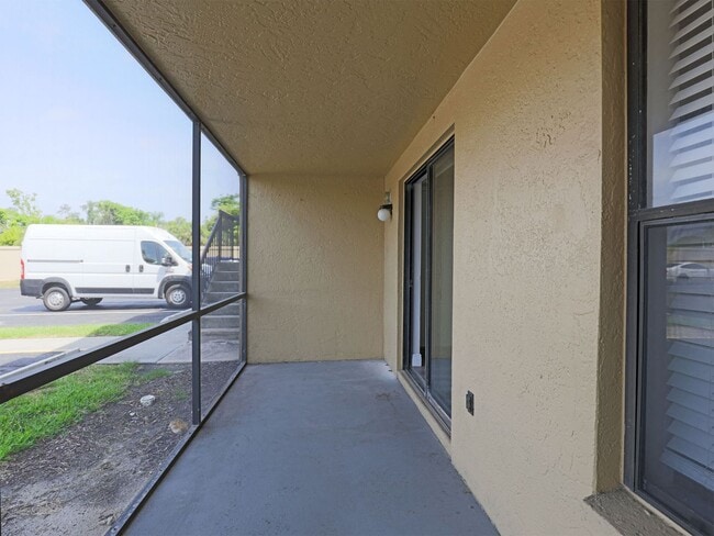 Building Photo - 5321 Summerlin Rd