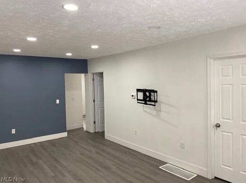 Building Photo - 3442 Albany Ave