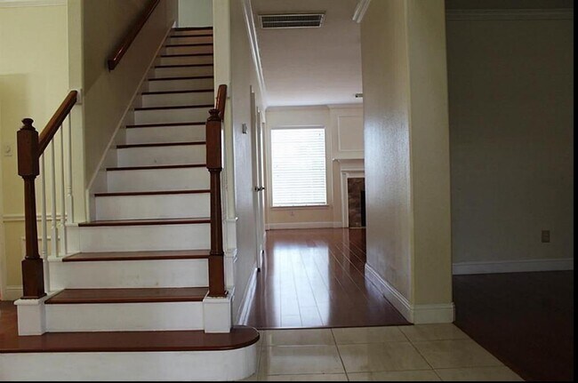 Building Photo - 2823 Plantation Wood Ln