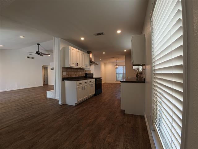 Building Photo - 1738 Hartford Dr