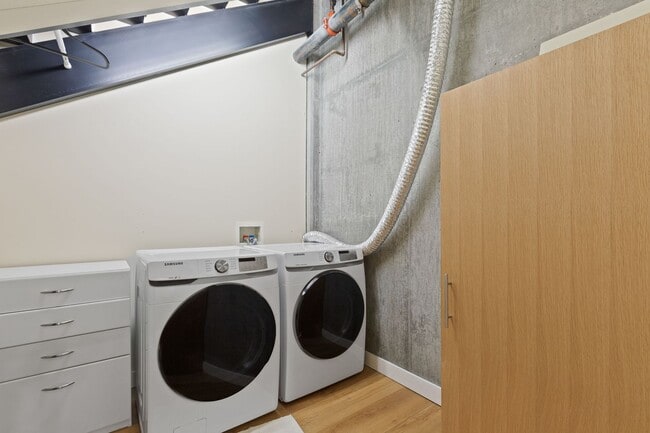 Building Photo - Pearl District Townhome