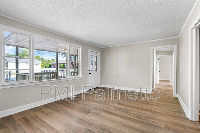 Building Photo - 1611 Holland St