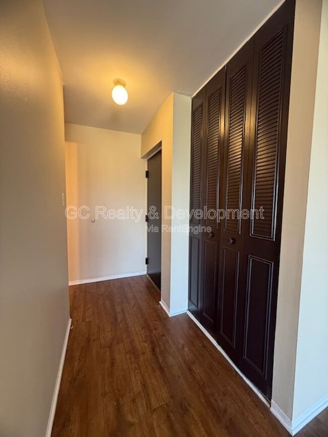 Building Photo - 847 College Blvd