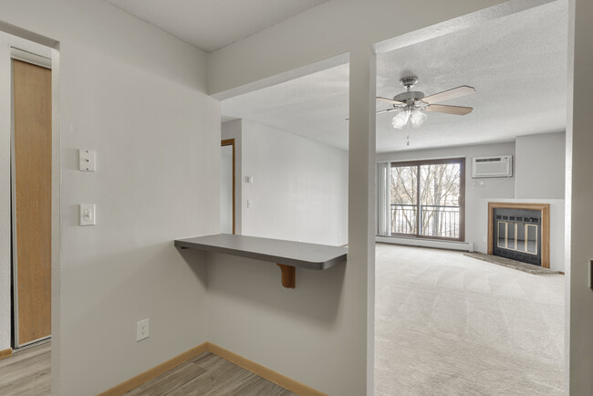 Building Photo - Summer Creek Apartments