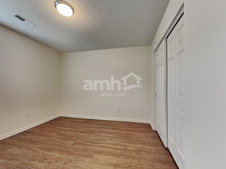 Building Photo - 5057 Thornton Dr