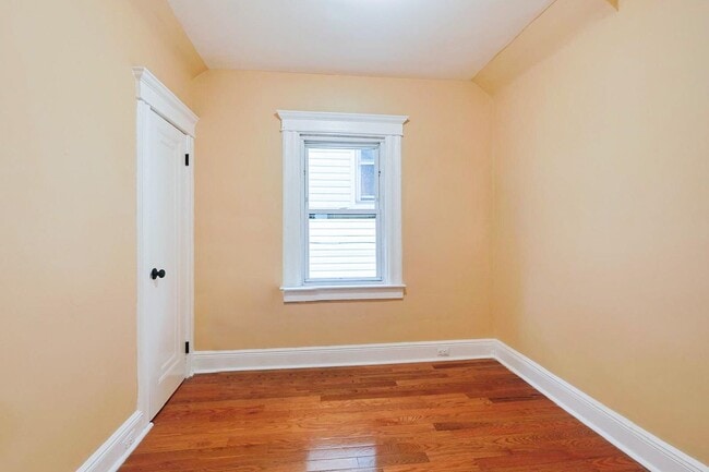 Building Photo - 711 74th St