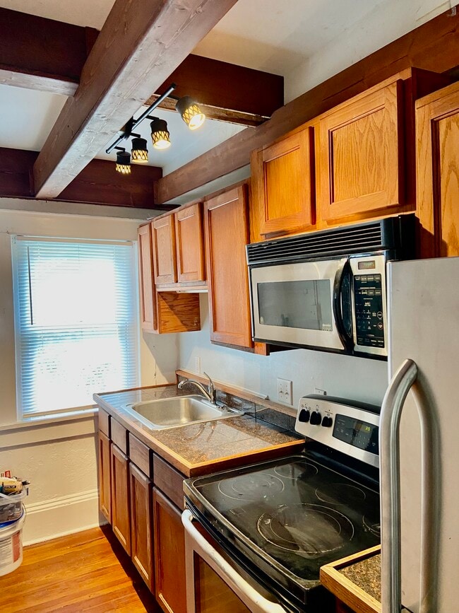 Building Photo - 16 Estey St