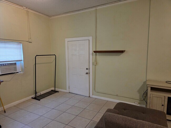 Building Photo - 849 W Dolphin Ridge Rd