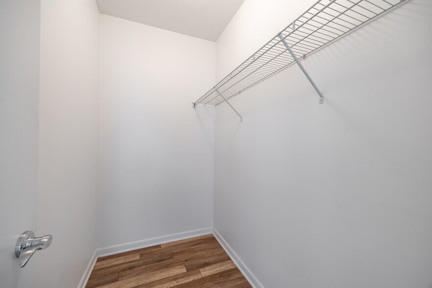 Building Photo - 2700 W North Ave