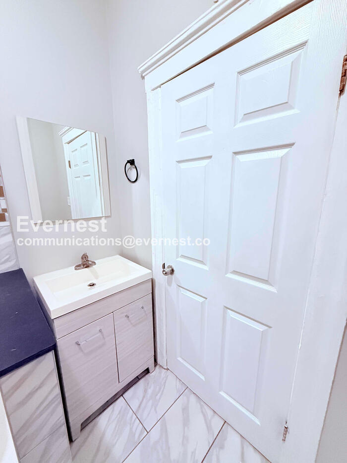 Building Photo - 504 Westminster St