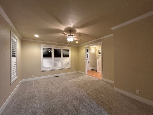 Building Photo - 2610 E 20th St