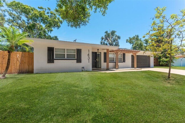 Building Photo - 1431 San Helen Dr