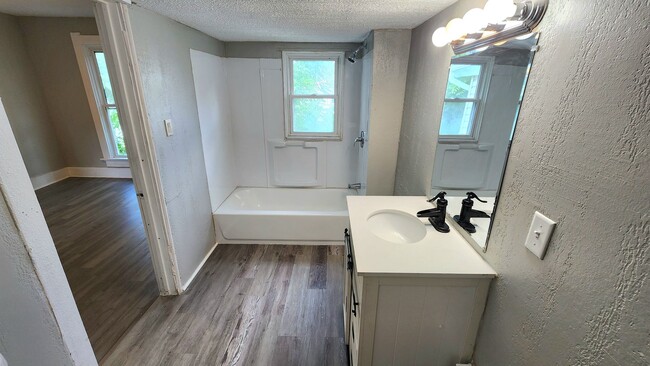 Building Photo - 131 Sturges Ave